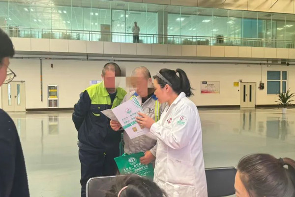 静脉曲张的非手术治疗选择：辽宁静脉曲张专科穿戴压迫袜与其他保守疗法的效果评估