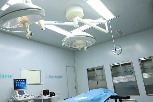 大连静脉曲张医院：专注下肢血管疾病，超微介入治疗让您即刻行走