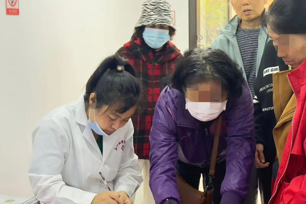 东北静脉曲张微创治疗的多学科合作模式：外科、麻醉与康复团队的协同作用